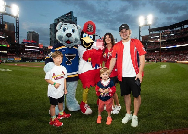 Владимир и Яна Тарасенко с детьми. Фото Соцсети Владимир и Яна Тарасенко с детьми. Фото Соцсети