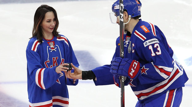 Елизавета Туктамышева и Павел Дацюк. Фото photo.khl.ru Елизавета Туктамышева и Павел Дацюк. Фото photo.khl.ru