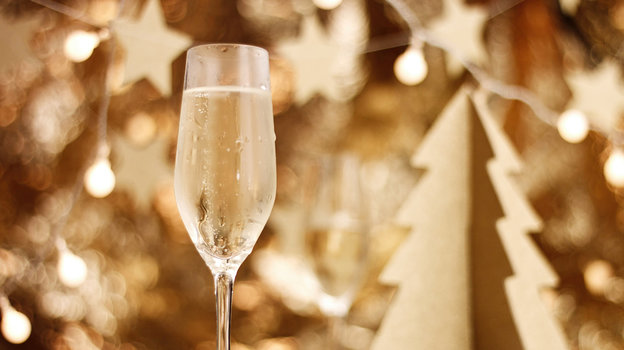 Бокал шампанского. Фото Freepik/Anastasia Kazakova Бокал шампанского. Фото Freepik/Anastasia Kazakova