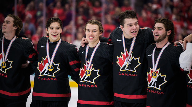 Хоккеисты сборной Канады после победы на МЧМ-2022. Фото Global Look Press Хоккеисты сборной Канады после победы на МЧМ-2022. Фото Global Look Press