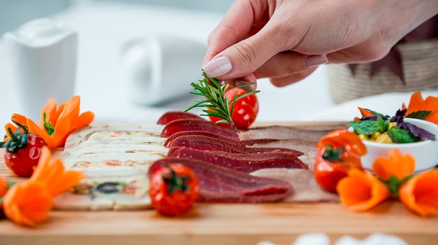 Карпаччо. Фото Freepik/KamranAydinov Карпаччо. Фото Freepik/KamranAydinov