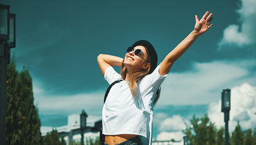 Счастливая девушка.