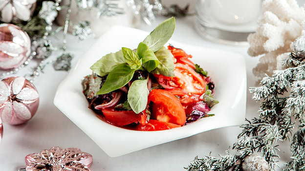 Овощной салат. Фото Freepik/KamranAydinov Овощной салат. Фото Freepik/KamranAydinov