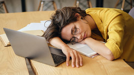 Работа по выходным может навредить здоровью. Психолог объяснил почему