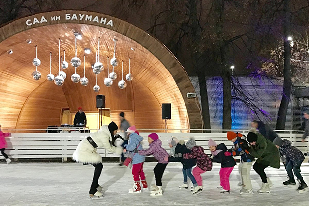 Каток в саду им. Баумана. Фото http://sadbaumana.ru Каток в саду им. Баумана. Фото http://sadbaumana.ru
