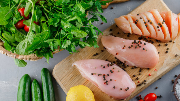 Куриные грудки. Фото Freepik/8photo Куриные грудки. Фото Freepik/8photo