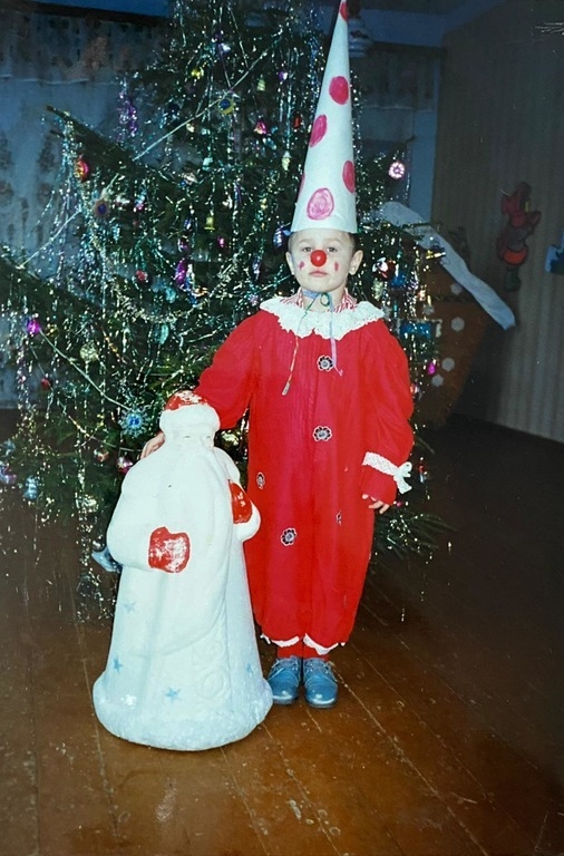 Александр Романов в детстве. Фото из личного архива Александр Романов в детстве. Фото из личного архива