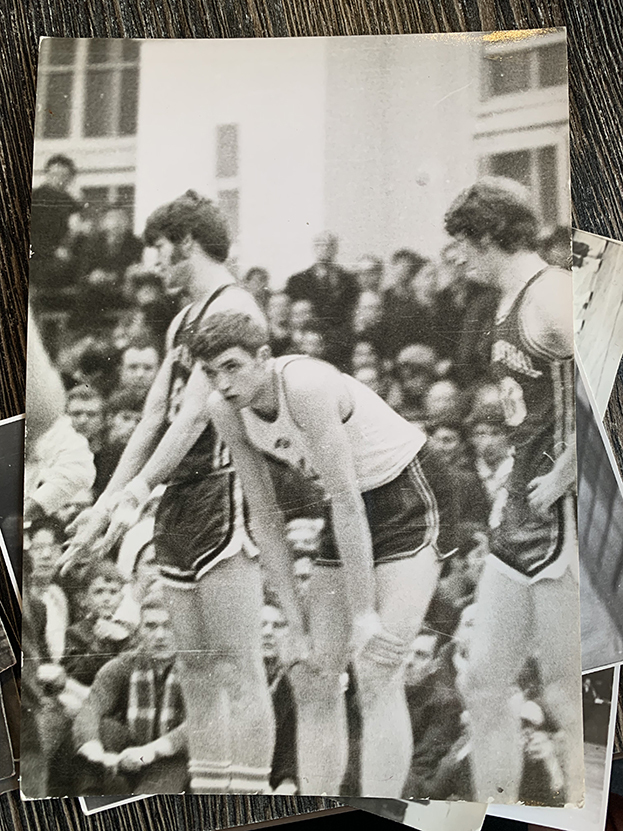 Молодой Александр Белов (в центре). Фото из личного архива Дмитрия Туманова Молодой Александр Белов (в центре). Фото из личного архива Дмитрия Туманова