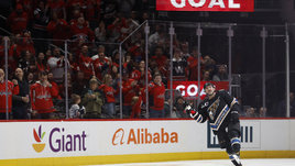 «Я просто наслаждаюсь игрой». Овечкин оформил новогодний хет-трик