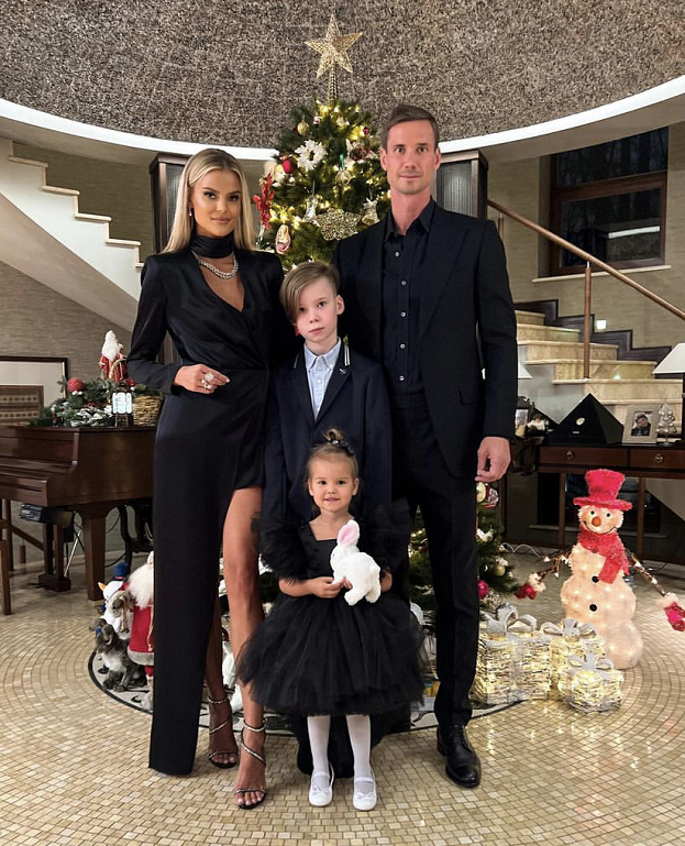 Антон Шунин с семьей. Фото Соцсети Антон Шунин с семьей. Фото Соцсети