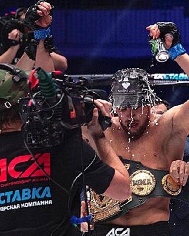 Виталий Слипенко после боя с Абубакаром Вагаевым. Фото Соцсети Виталий Слипенко после боя с Абубакаром Вагаевым. Фото Соцсети