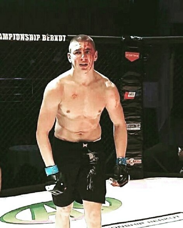 Виталий Слипенко после своего первого боя в ММА — с Ильясом Якубовым, 2014 год. Фото Соцсети Виталий Слипенко после своего первого боя в ММА — с Ильясом Якубовым, 2014 год. Фото Соцсети