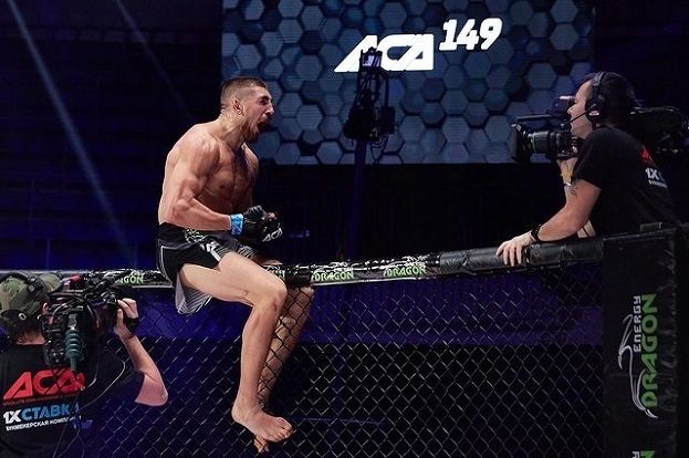 Виталий Слипенко после победы над Абубакаром Вагаевым. Фото Соцсети Виталий Слипенко после победы над Абубакаром Вагаевым. Фото Соцсети