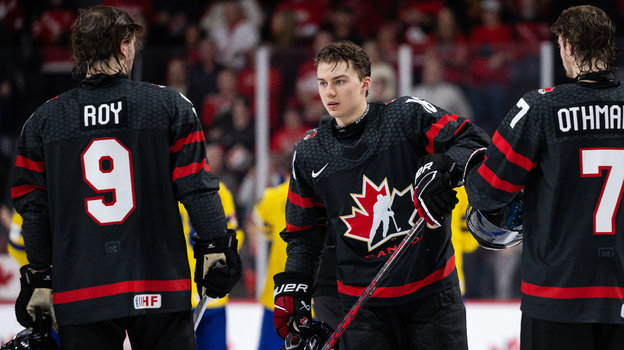 Форвард сборной Канады Коннор Бедард (в центре). Фото Global Look Press Форвард сборной Канады Коннор Бедард (в центре). Фото Global Look Press