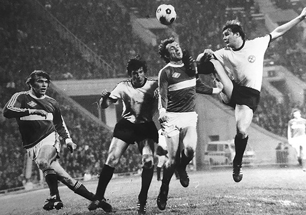 Олег Романцев (второй справа). Фото архив «СЭ» Олег Романцев (второй справа). Фото архив «СЭ»