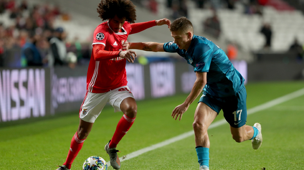 Томаш Тавареш и Олег Шатов в матче между «Бенфикой» и «Зенитом» в Лиге чемпионов. 2019 год. Фото Global Look Press Томаш Тавареш и Олег Шатов в матче между «Бенфикой» и «Зенитом» в Лиге чемпионов. 2019 год. Фото Global Look Press