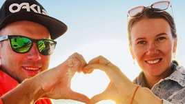 На свидание — через пол-Европы. Как велогонщик завоевал сердце звездной биатлонистки