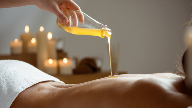 Медовый массаж. Фото Freepik/cookie_studio Медовый массаж. Фото Freepik/cookie_studio