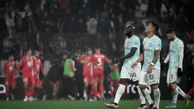 Игроки «Интера» после поражения от «Монцы». Фото AFP Игроки «Интера» после поражения от «Монцы». Фото AFP