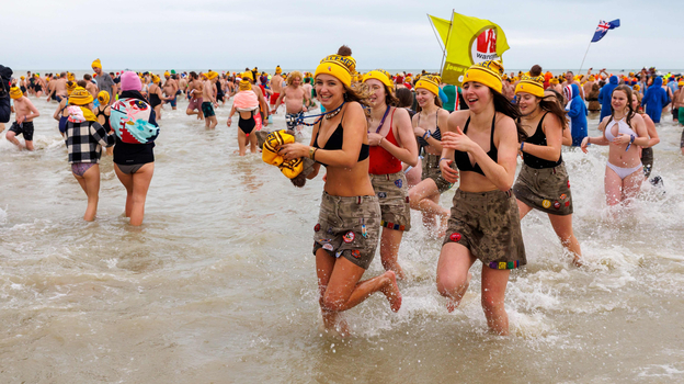 Новогодние купания в Остенде. Фото AFP Новогодние купания в Остенде. Фото AFP
