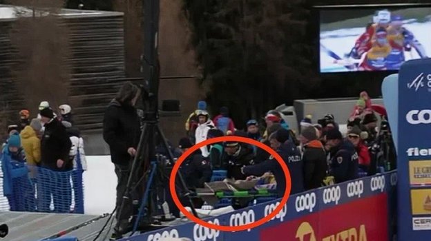 Фриду Карлссон уносят со стадиона. Фото Скриншот трансляции Eurosport Фриду Карлссон уносят со стадиона. Фото Скриншот трансляции Eurosport