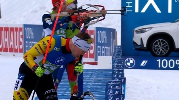 Тьерри Ланжер чистит винтовку. Тьерри Ланжер чистит винтовку.