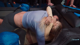 Дана Борисова задушила звезду соцсетей в машине! После схватки соперница обвинила ведущую в нарушении правил