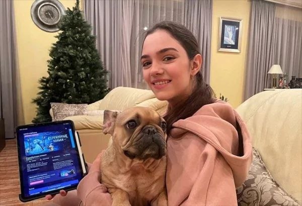 Евгения Медведева в своем загородном доме. Фото Соцсети Евгения Медведева в своем загородном доме. Фото Соцсети