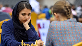 Иранской шахматистке угрожали после чемпионата мира. Она сняла хиджаб и ушла из своей сборной