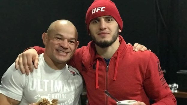 Ислам Махачев и Глейсон Тибау.