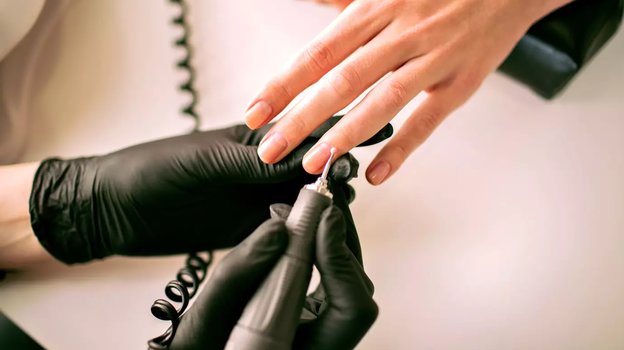 Маникюр. Фото ru.freepik.com Маникюр. Фото ru.freepik.com