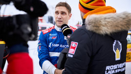 «К такой машине я не привык». Виталий Петров соревновался на «Ладе» по заснеженной трассе