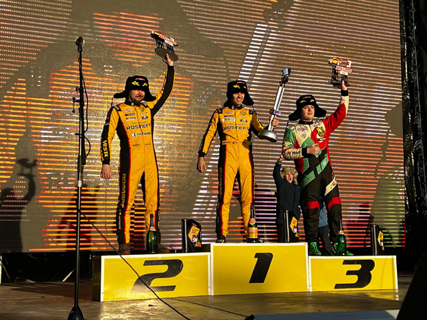 Победители гонки. Фото ladasportrosneft.ru Победители гонки. Фото ladasportrosneft.ru