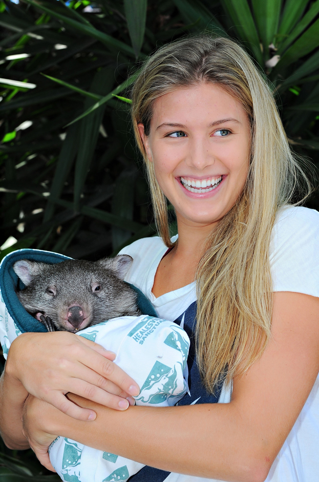 Эжени Бушар и вомбат. Фото Getty Images Эжени Бушар и вомбат. Фото Getty Images
