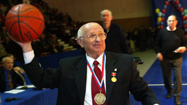 «Умрем, но не сдадимся». Наш величайший баскетбольный тренер, который победил американцев на Олимпиаде