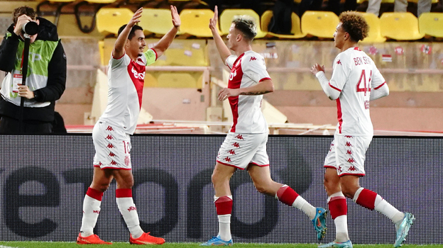 Александр Головин с партнерами по «Монако» радуются голу в ворота «Аяччо». Александр Головин с партнерами по «Монако» радуются голу в ворота «Аяччо».