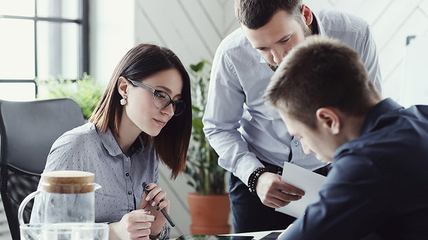 Люди на работе. Фото Freepik/Racool_studio Люди на работе. Фото Freepik/Racool_studio