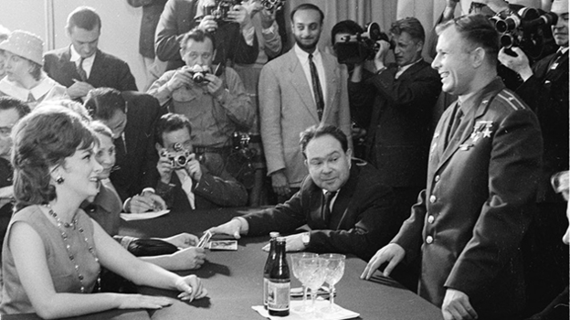 Джина Лоллобриджида и Юрий Гагарин. Фото Global Look Press Джина Лоллобриджида и Юрий Гагарин. Фото Global Look Press