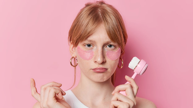 Уход за лицом. Фото Freepik/wayhomestudio Уход за лицом. Фото Freepik/wayhomestudio