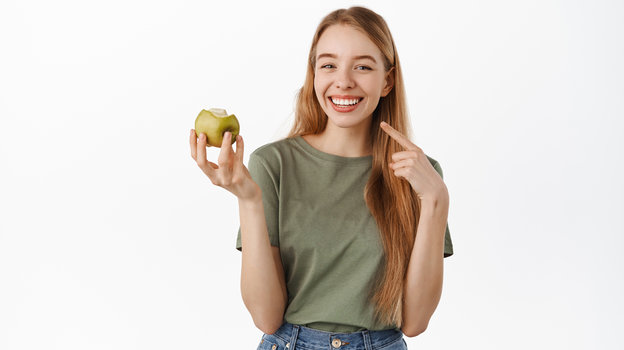 Крепкие зубы - залог здоровья. Фото Freepik/cookie_studio Крепкие зубы - залог здоровья. Фото Freepik/cookie_studio
