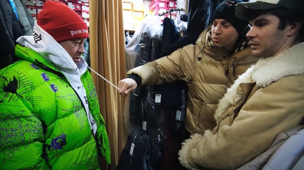 Артем Дзюба и Леонид Слуцкий на шоу «Плюшки». Артем Дзюба и Леонид Слуцкий на шоу «Плюшки».