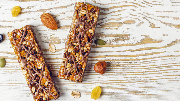 Граноловый батончик. Фото Freepik/azerbaijan_stockers Граноловый батончик. Фото Freepik/azerbaijan_stockers