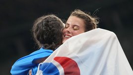 Украинку назвали биомусором за фото с русской на Олимпиаде. Виновата во всем Ласицкене?