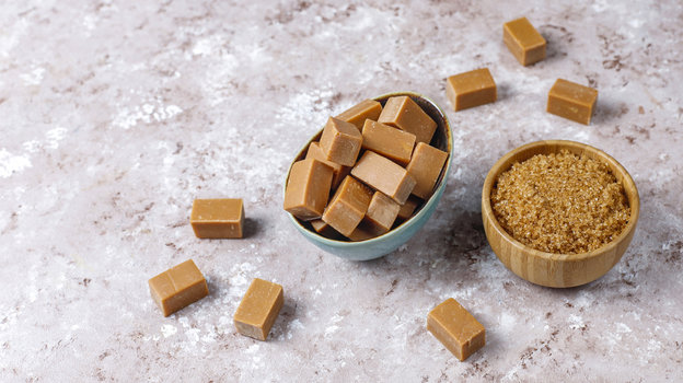 Соленая карамель. Фото Freepik/azerbaijan_stockers Соленая карамель. Фото Freepik/azerbaijan_stockers