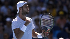 Две «баранки» и сломанная ракетка. Хачанов впервые вышел в четвертьфинал Australian Open