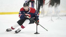 За русского защитника в канадской лиге отдали девять драфт-пиков! 19-летний юниор набирает тонну очков и рвется в НХЛ