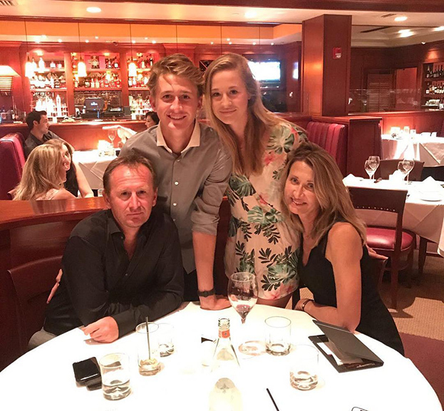 Себастьян Корда с родителями и сестрой Нелли. Фото Соцсети Себастьян Корда с родителями и сестрой Нелли. Фото Соцсети