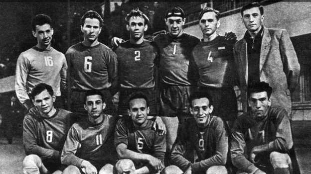 Георгий Модзолевский (5) в составе сборной СССР 1960 год. Фото volley99.ru Георгий Модзолевский (5) в составе сборной СССР 1960 год. Фото volley99.ru