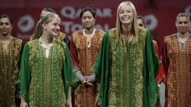 Анна Чакветадзе и Мария Шарапова на церемонии открытия турнира в Дохе. Фото Getty Images Анна Чакветадзе и Мария Шарапова на церемонии открытия турнира в Дохе. Фото Getty Images