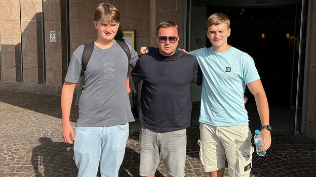 Владимир Бут с сыновьями Брэндоном и Энтони. Фото из личного архива Владимир Бут с сыновьями Брэндоном и Энтони. Фото из личного архива